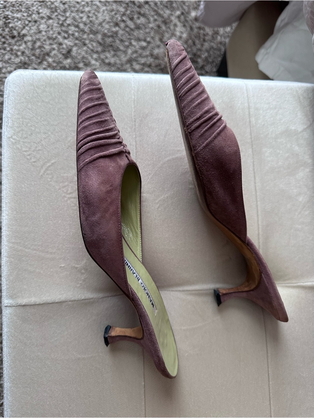 Manolo Blahnik Mauve Suede Pointed Ruched Mules - Picture 3 of 4